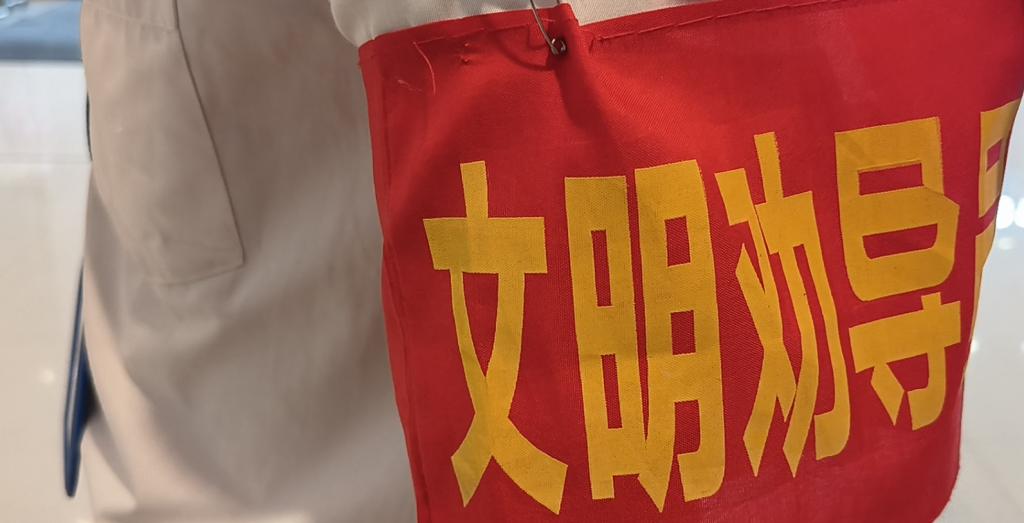 晨意帮忙丨女子在商场被骑平衡车男童撞伤索赔遇阻	，男孩家属：表示歉意，但商场担主责  第8张